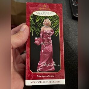 HALLMARK KEEPSAKE ORNAMENT 
MARILYN MONROE
